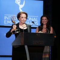 Fernanda Montenegro e 'Lado a Lado' vencem Emmy de melhor atriz e melhor novela