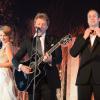 Taylor Swift, Jon Bon Jovi e princípe William cantam juntos no palco do evento no Palácio de Kensington, em Londres