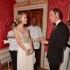 Taylor Swift conversa com o princípe William