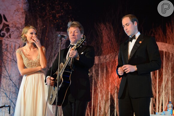 Taylor Swift, Jon Bon Jovi e princípe William se apresentam juntos no Palácio de Kensington