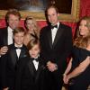 Jon Bon Jovi e sua família posam ao lado de princípe William