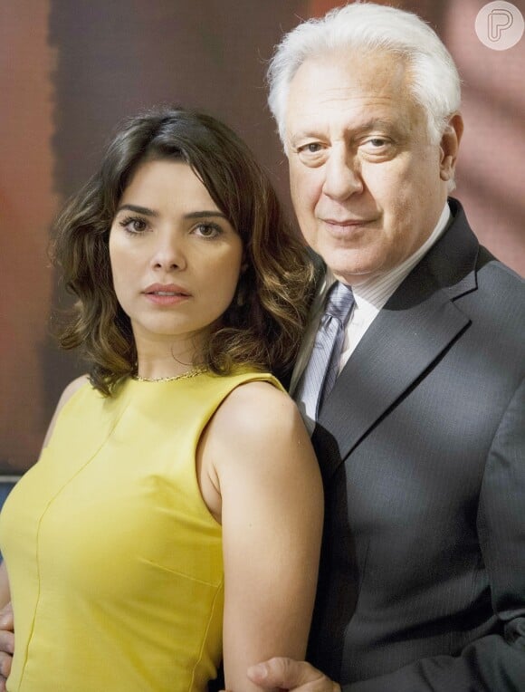 Aline (Vanessa Giácomo) comemora quando César (Antonio Fagundes) acorda e percebe que está completamente cego, em 'Amor à Vida'