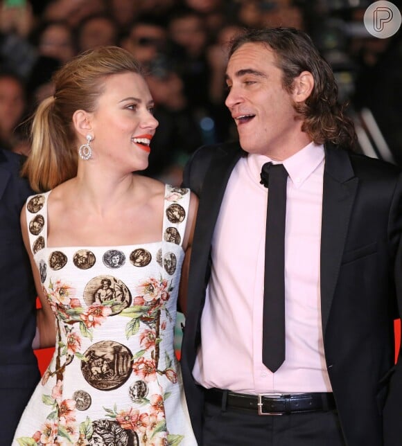 Scarlett Johansson e Joaquin Phoenix são os protagonistas do filme 'Ela'