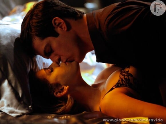 Antes da revelação de que Félix (Mateus Solano) é gay, o vilão tinha uma movimentada vida sexual com Edith (Bárbara Paz), em 'Amor à Vida'