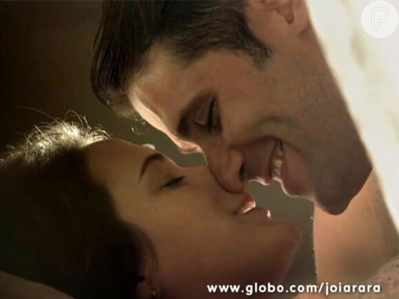 Quando Amélia (Bianca Bin) e Franz (Bruno Gagliasso) se amam pela primeira vez, a jovem engravida de Pérola (Mel Maia), em 'Joia Rara'
