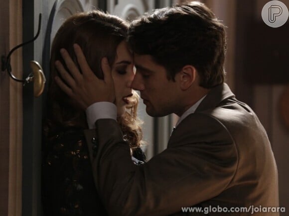 Viktor (Rafael Cardoso) e Silvia (Nathalia Dill) têm tórrido caso de amor em 'Joia Rara'