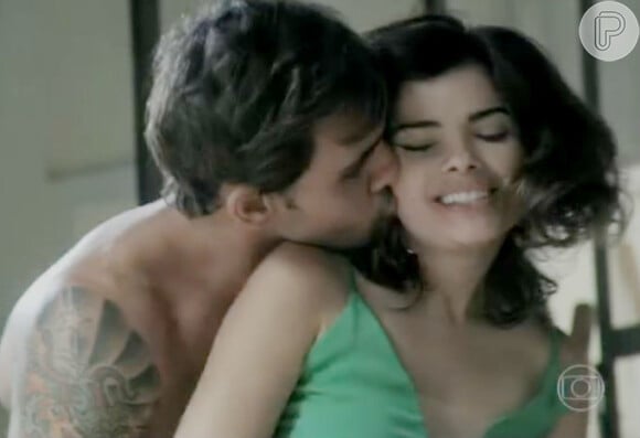 O caso de Aline (Vanessa Giácomo) e Ninho (Juliano Cazarré) tem cenas bem quentes em 'Amor à Vida'