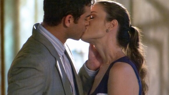'Amor à Vida': Elias (Sidney Sampaio) pede Gina em namoro e a beija
