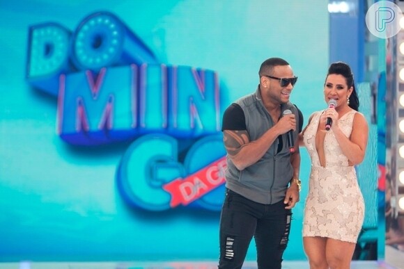 Scheila Carvalho apresentou o programa 'Domingo da Gente' desse domingo, 1 de dezembro de 2013, e recebeu seu marido, o cantor baiano Tony Salles