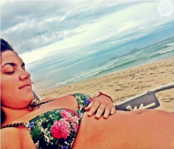 Carolina Bianchi, de 28 anos, contou que está grávida de três meses e meio de Caio Castro