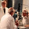 Sob os cuidados de Lutero (Ary Fontoura), César faz exames no San Magno com oftamologista renomado