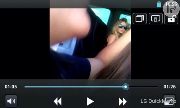 Em um vídeo feito por fãs de Luan também é possível ver Bárbara Evans, de óculos escuros, dentro da van