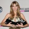 Taylor Swift completa 24 anos nesta sexta-feira, 13 de dezembro de 2013,  após ganhar 4 prêmios no American Music Awards 2013, realizado em novembro, em Los Angeles