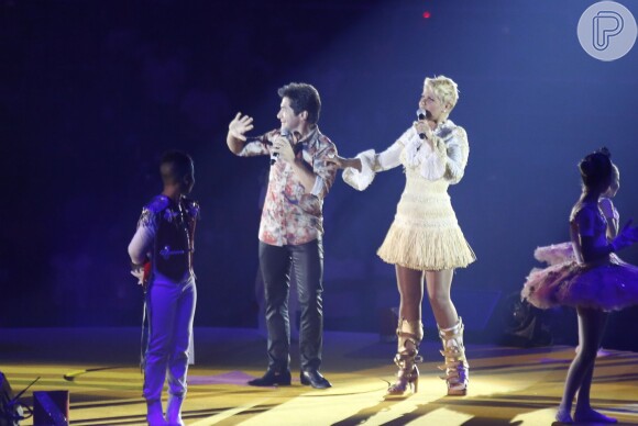 No palco, Xuxa recebeu a participação de Daniel