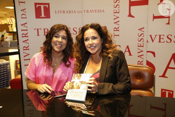 Daniela Mercury e a mulher, Malu Verçosa, lançaram o livro 'Daniela & Malu – Uma História de Amor' nesta segunda-feira, 9 de dezembro de 2013, na livraria da Travessa, no Shopping Leblon, Zona Sul do Rio de Janeiro