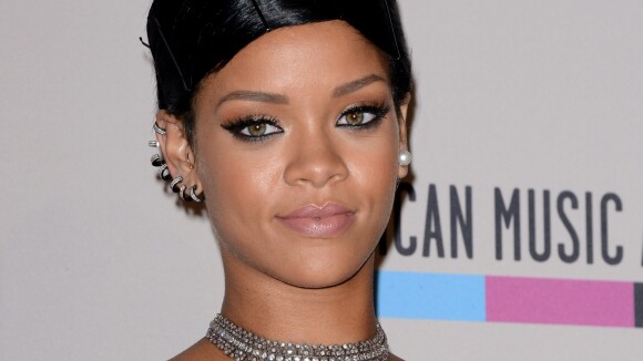 Rihanna visita o ex-namorado Chris Brown em clínica de reabilitação