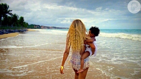 Beyoncé aparece com a filha, Blue Ivy, no vídeo do preview do clipe da música 'Blue', em homenagem à menina