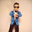 Artista plástico brasileiro Marcus Baby cria versão boneco de Psy, do hit 'Gangnam Style', em 2 de janeiro de 2013