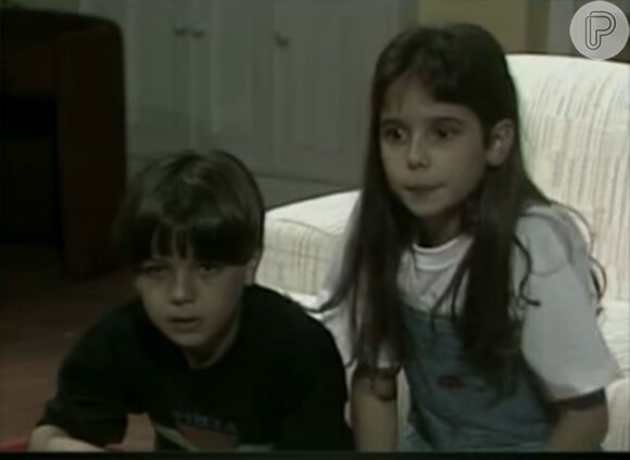Deborah também assistiu um trecho da novela 'Mico Preto', onde fez sua estreia na TV Globo em 1990