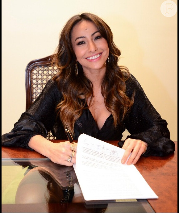 Sabrina assina contrato de três ano com a Record e recebe carta branca para estrear atração dominical