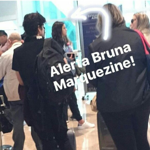 Bruna Marquezine foi clicada por uma brasileira no aeroporto de Barcelona