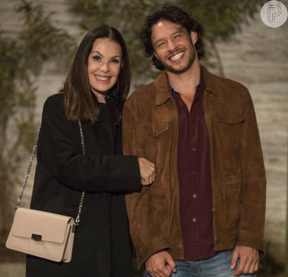 Penélope (Carolina Ferraz) vai engravidar de Henrique (Nando Rodrigues) na novela 'Haja Coração'