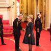 Adele é recebida pelo príncipe Charles no Palácio de Buckingham, em Londres, na Inglaterra