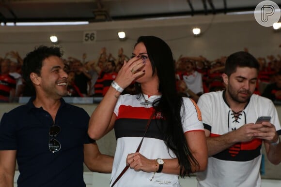 Graciele Lacerda se emociona e vai as lágrimas durante a partida entre Corinthians e Flamengo, seu time do coração