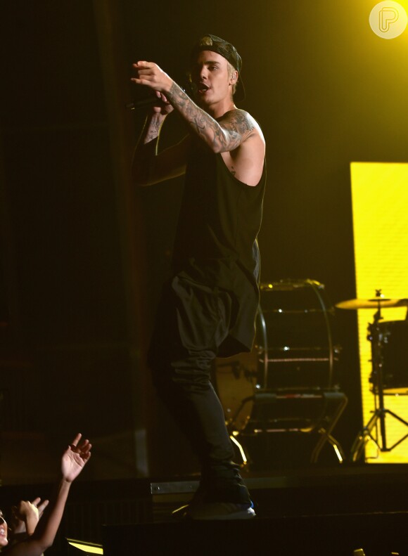 Justin Bieber se retirou do palco no meio de uma apresentação em Manchester, na Inglaterra