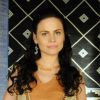 Acsa (Marisol Ribeiro) ganha uma presilha de cabelo de Gibar (Rodrigo Phavanello), mas repete a atitude do hebreu, na novela 'A Terra Prometida'