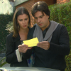Safira (Dani Moreno) e Arthur (Gustavo Rodrigues) recebem um bilhete contendo ameaças, na novela 'Cúmplices de um Resgate'