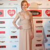 Nicole Kidman ousou no decote com o vestido nude da marca Prada no 'Celebrate Life Ball', na Austrália