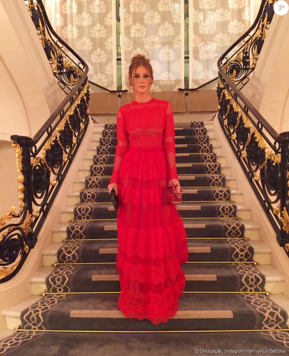 Marina Ruy Barbosa ousou em longo vermelho Valentinocom ...