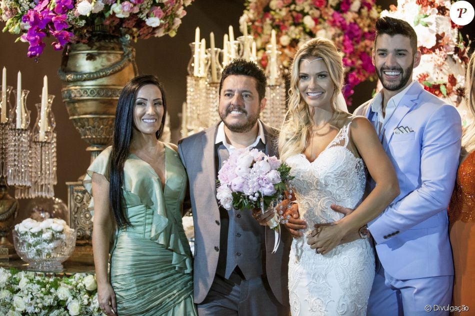 Gusttavo Lima e Andressa Suita posam com Bruno, da dupla ...