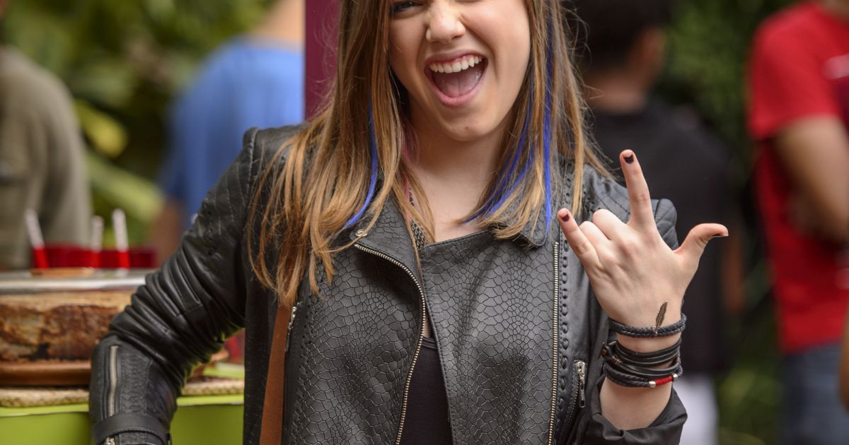 J Em Malha O Sonho Em Alice Wegmann Se Revelou Interpretando Uma Adolescente Cheia