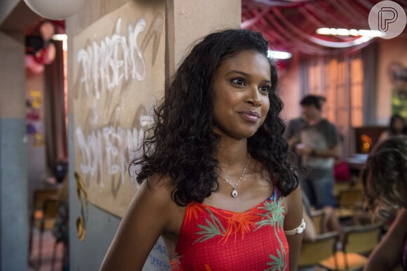 A atual estrela de 'Malhação' é a atriz Aline Dias, primeira protagonista negra da trama