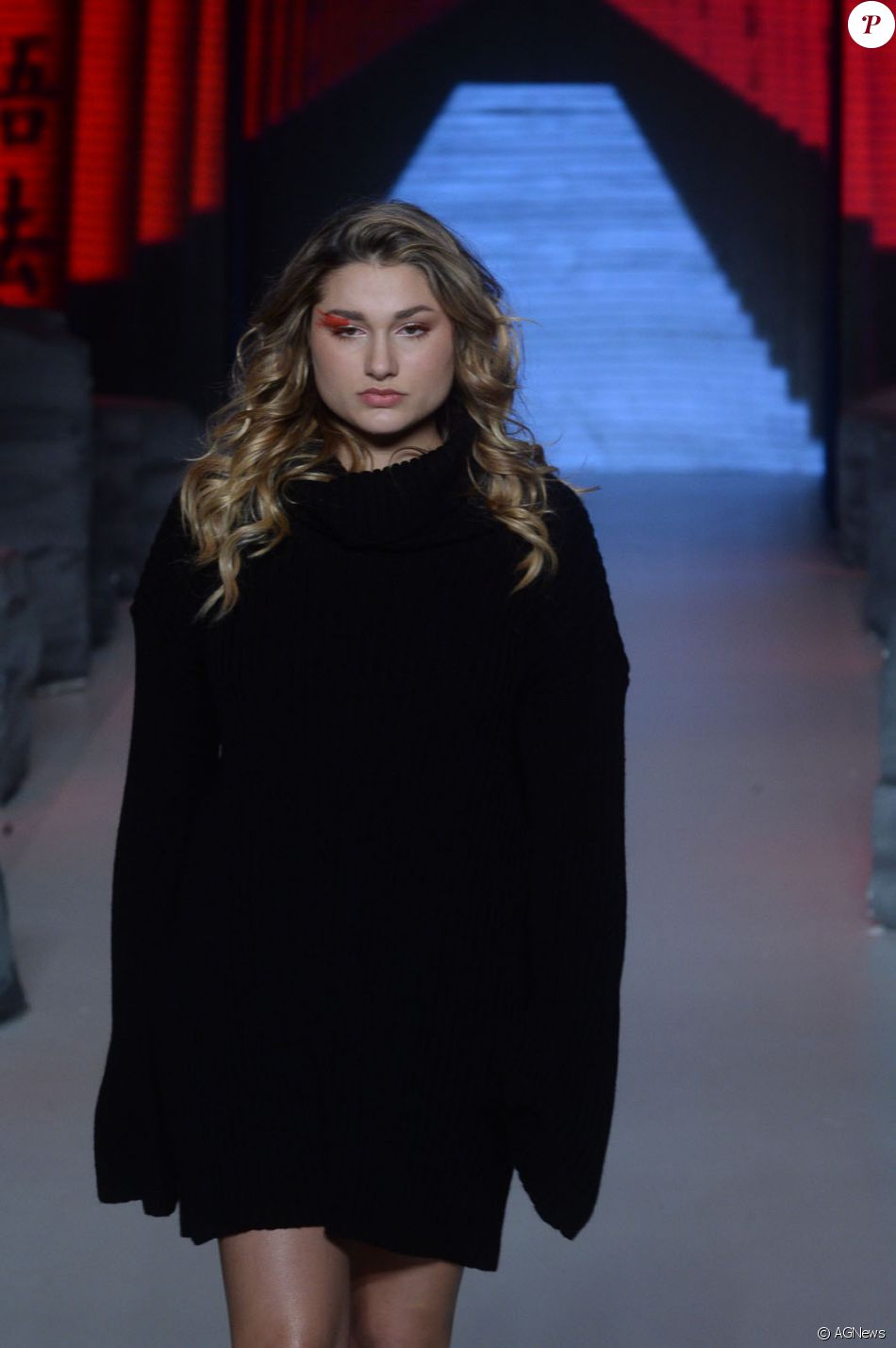 Sasha Meneghel estreia na passarela do SPFW e mostra ...