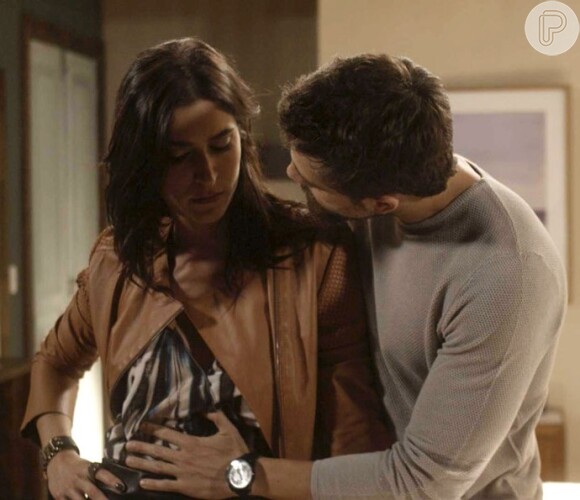 Carolina (Maria Joana) está grávida de Cesar (Rafael Cardoso), mas usa a gravidez para o golpe da barriga que está tentando dar em Mario (Bruno Gagliasso), na novela 'Sol Nascente'