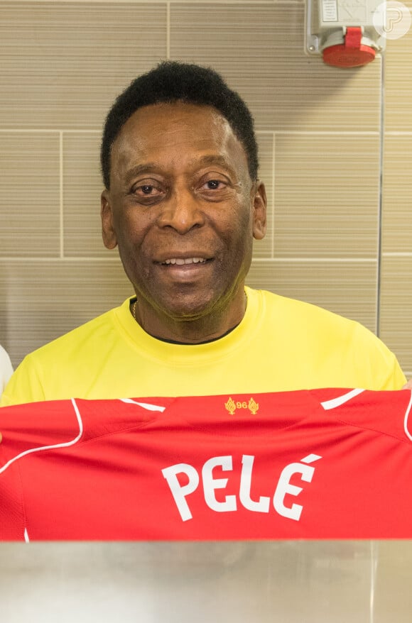 Pelé não está mais conseguindo andar, segundo a coluna 'Gente Boa' do jornal 'O Globo' deste domingo, 30 de outubro de 2016