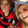 Christine Fernandes e o filho, Pedro, de 8 anos, vibram com a vitória do Flamengo no Maracanã