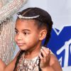 Filha de Beyoncé, Blue Ivy também usou uma fantasia para festa do Dia das Bruxas ao lado dos pais