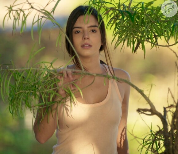 Milena (Giovanna Lancellotti) fica transtornada com o namoro do pai, na novela 'Sol Nascente'