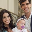 Na novela 'Haja Coração', Felipe (Marcos Pitombo) e Shirlei (Sabrina Petraglia) se tornam pais de uma menina