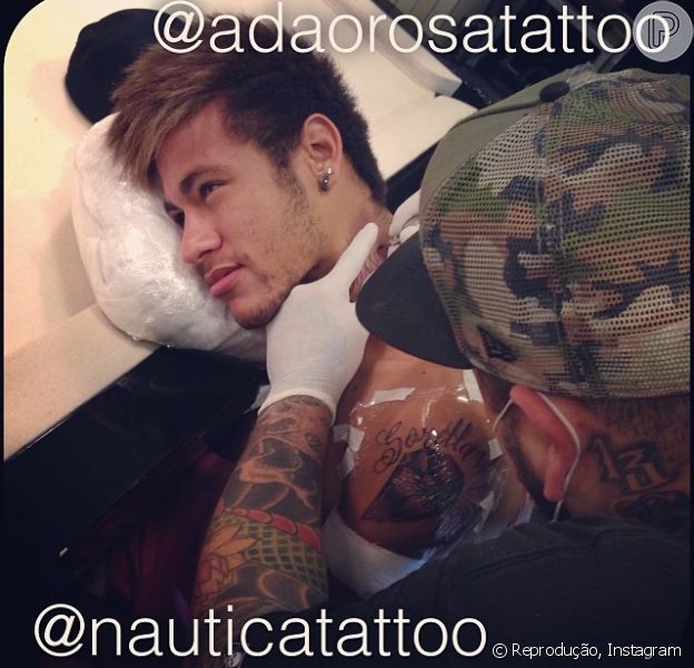 Neymar Faz Tatuagem No Pescoco E Homenageia A Irma Rafaella Beckran Purepeople Dibujos faciles y bonitos kawaii de animales desenhos de amigas kawaii disney originales fotos de perfil para instagram dibujos animados dessin de ballon de basket a imprimer dibujos de lealtad para diamante estilo gusttavo lima em 2020 diamante tatuagem. neymar faz tatuagem no pescoco e
