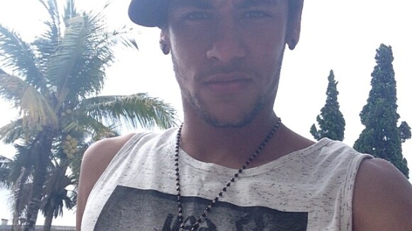 Neymar joga bola com os amigos no dia de Natal: 'Futebolzinho hoje!'