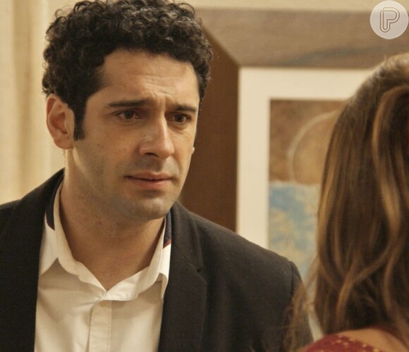 Beto (João Baldasserini) e Tancinha (Mariana Ximenes) assinam os papeis do divórcio, na novela 'Haja Coração'