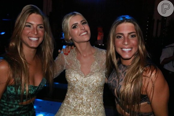 Blogueira Dandynha Barbosa se casa no Rio com a presença das gêmeas Bia e Branca Feres