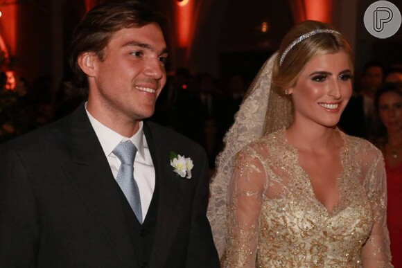 Blogueira Dandynha Barbosa se casa no Rio com a presença de amigos famosos