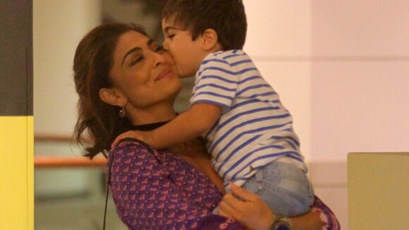 Juliana Paes ganha beijo do filho mais novo em passeio no Rio. Veja Fotos!