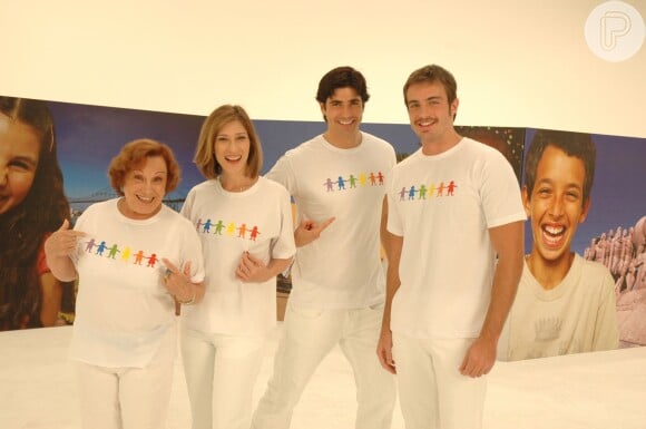Nicete Bruno participou com Beth Goulart, Reynaldo Giannecchini e Max Fercondini da campanha do 'Criança Esperança', em 2007